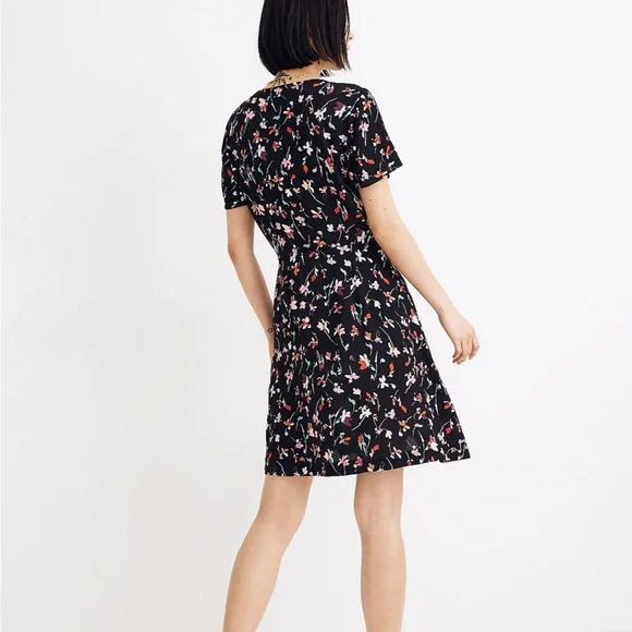 SOLD Madewell V-Neck Button-Front Mini Dress in Drifting Flowers - Picture 7 of 7